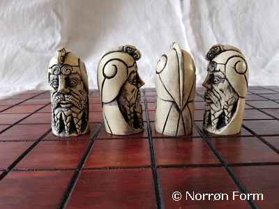 Viking-boardgame-Hnefatafl-King