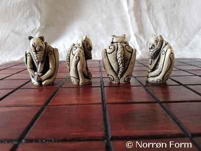 Viking-boardgame-Hnefatafl-Wolfskin